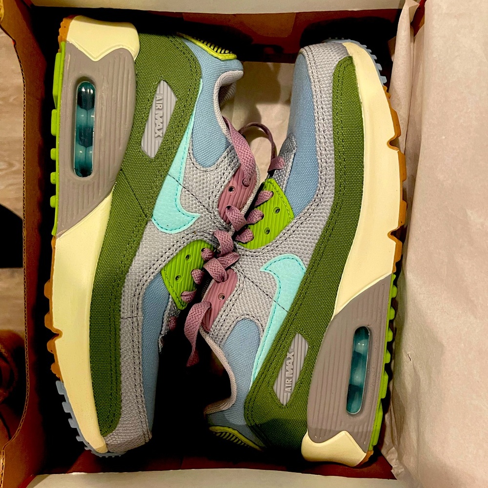 Youth Nike Sun club Air Max. never worn
